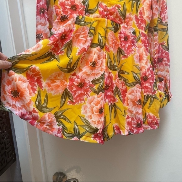 Xtaren Yellow Floral Romper Size Large - Picture 10 of 10